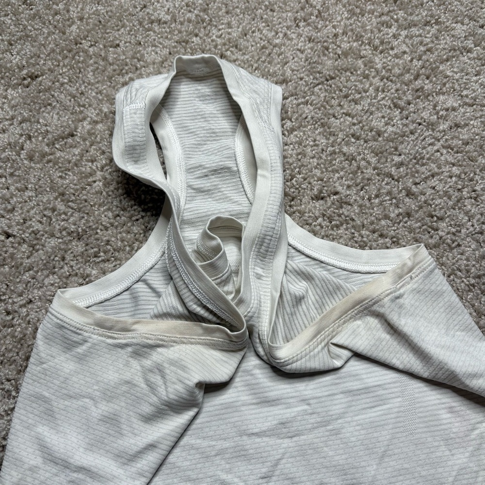 Lululemon Swiftly Tech Racerback 2.0 - Picture 4 of 5
